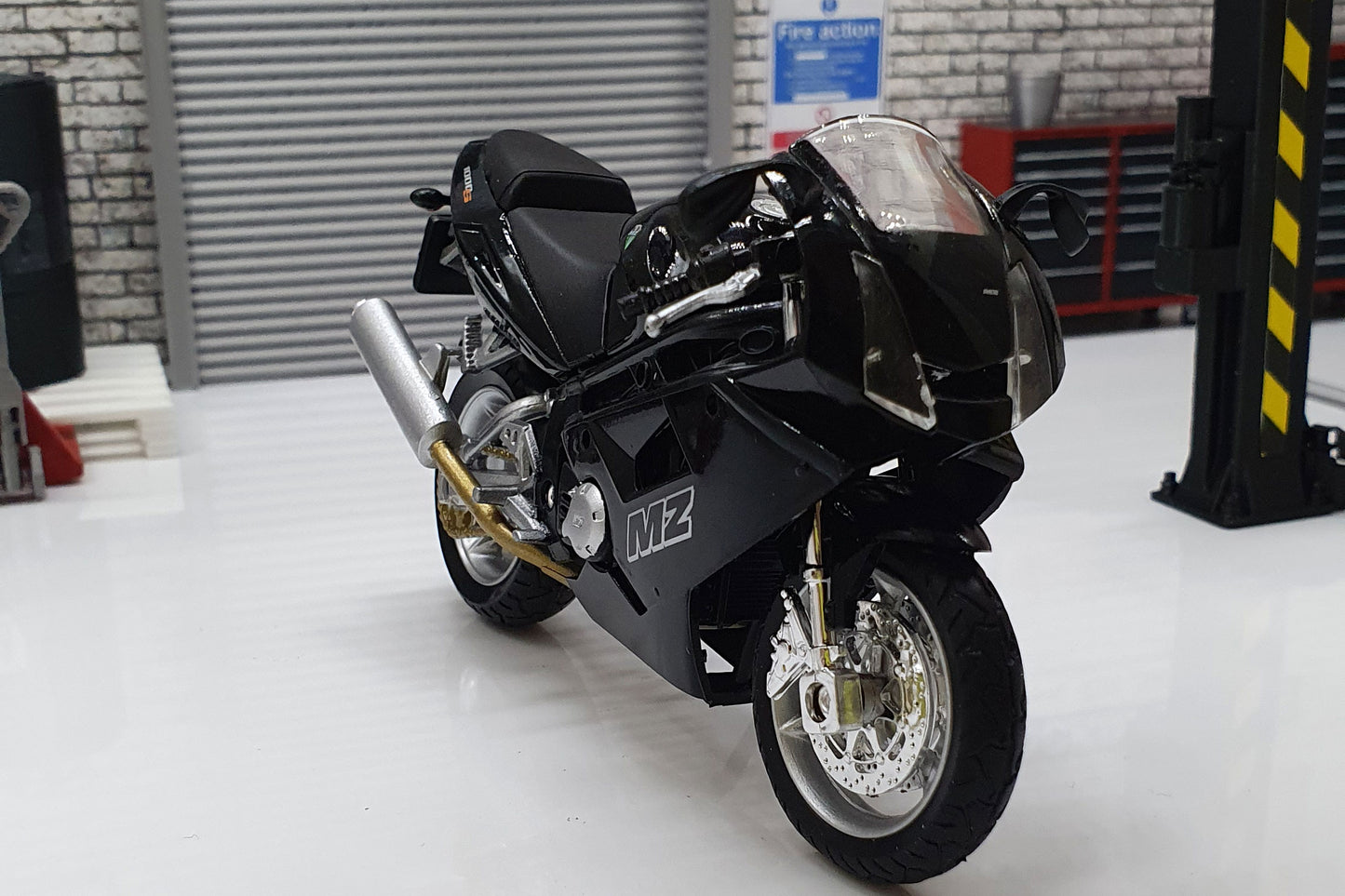 MZ 1000S Black 1:18 Scale