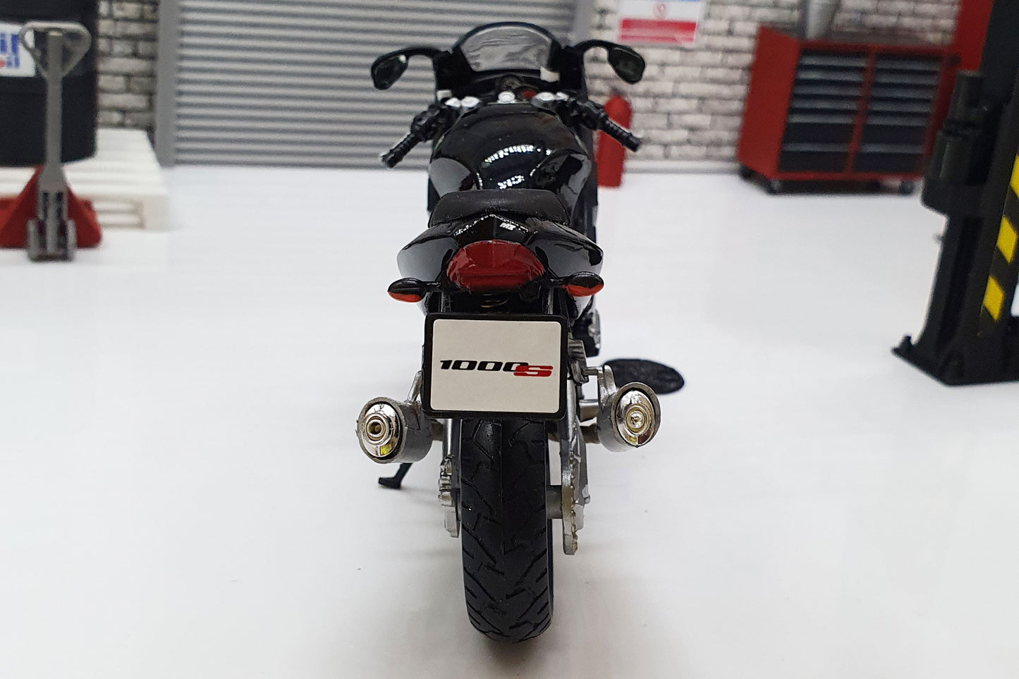 MZ 1000S Black 1:18 Scale