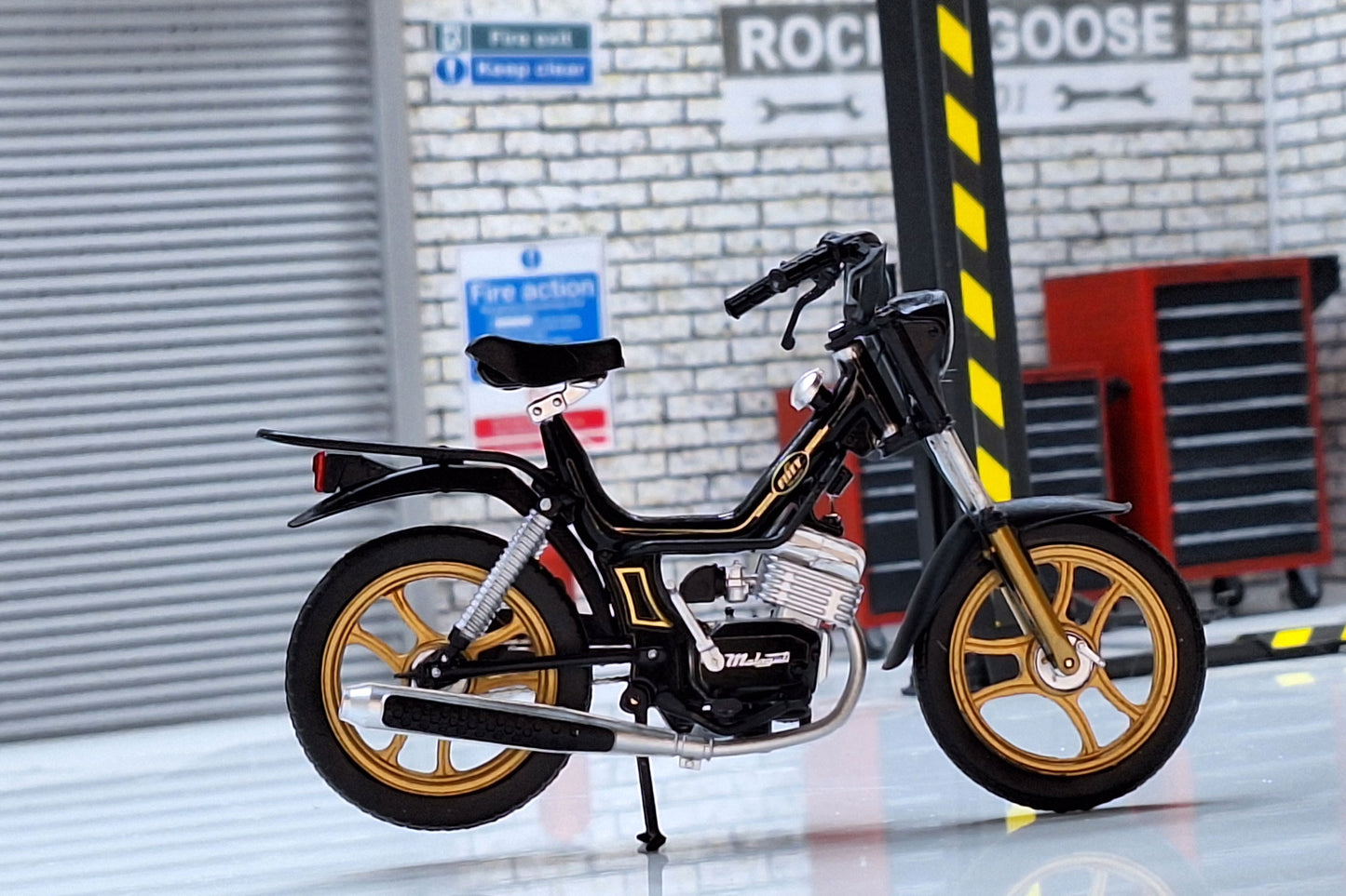 Malaguti Fifty 1:18 Scale Moped