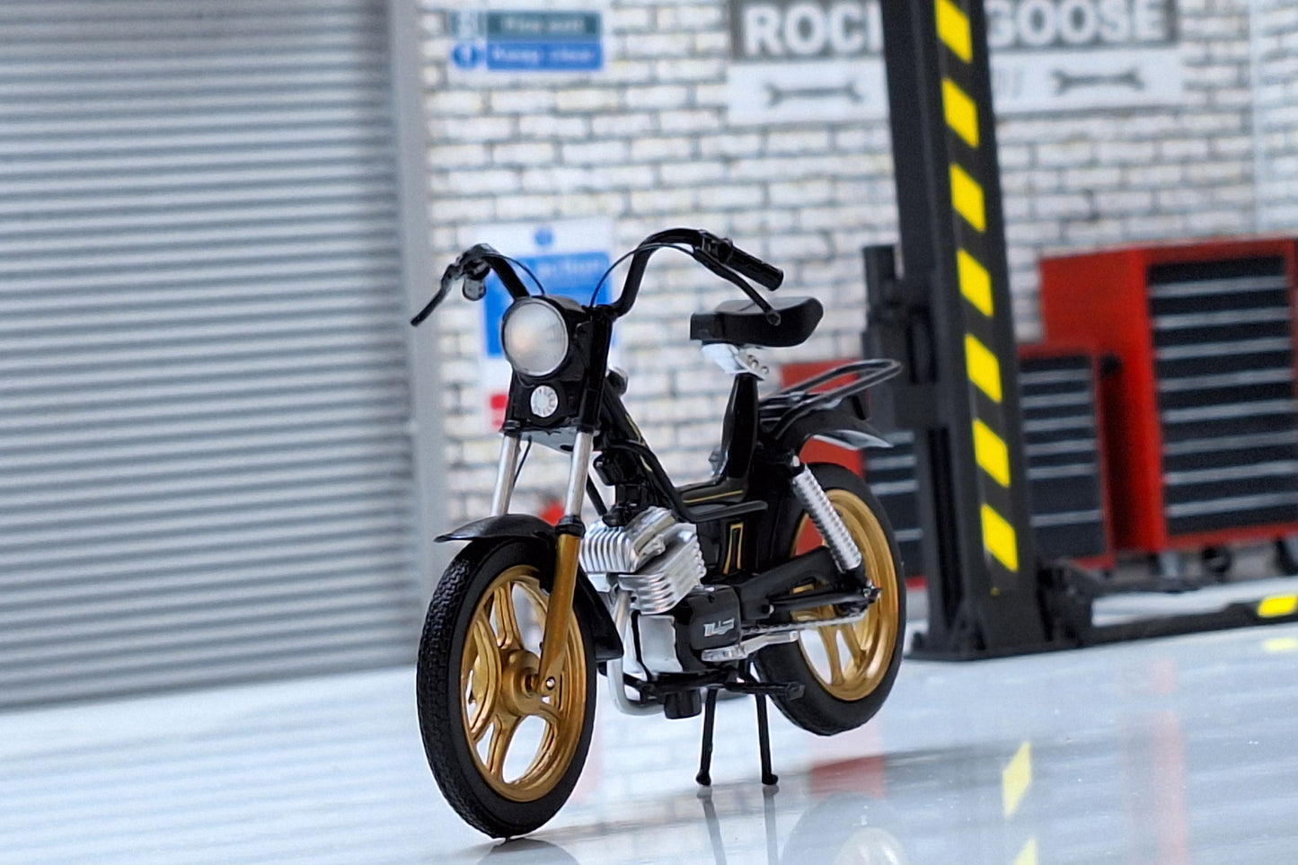 Malaguti Fifty 1:18 Scale Moped