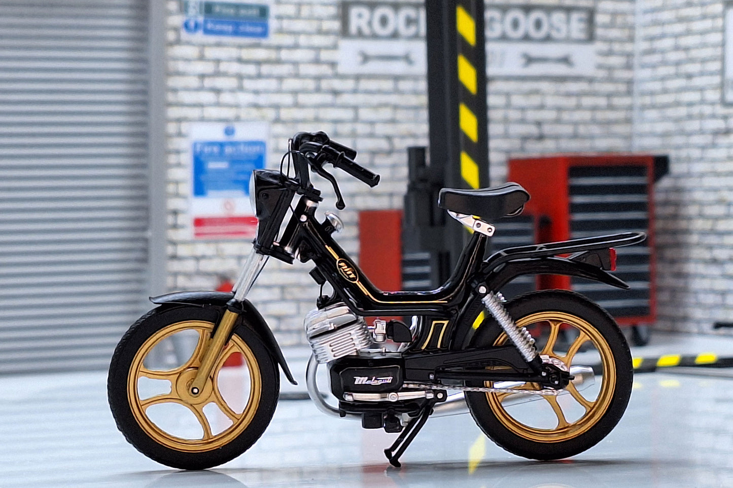 Malaguti Fifty 1:18 Scale Moped