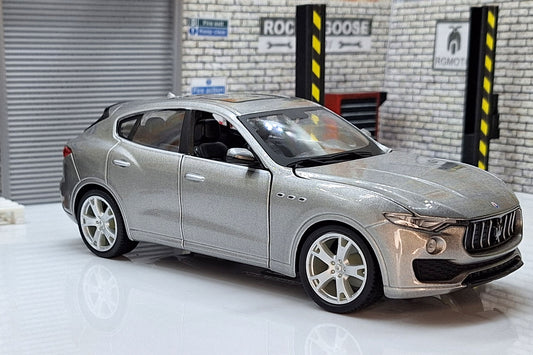 Maserati Levante Silver 1:24 Scale Car