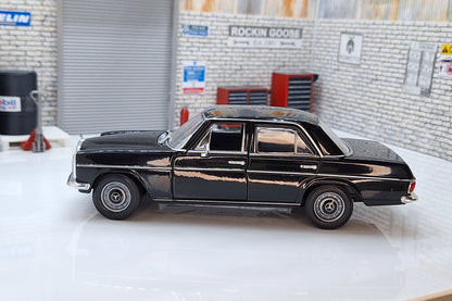 Mercedes 220 Black  1:24 Scale Model