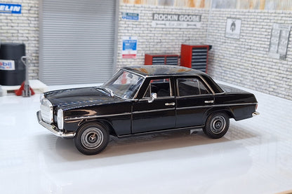 Mercedes 220 Black  1:24 Scale Model