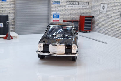 Mercedes 220 Black  1:24 Scale Model