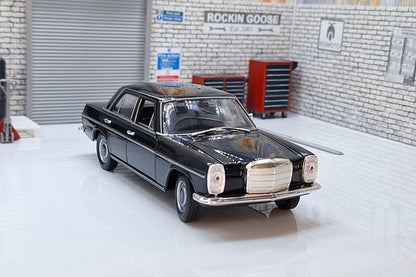 Mercedes 220 Black  1:24 Scale Model