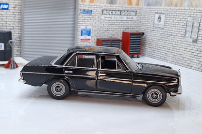 Mercedes 220 Black  1:24 Scale Model