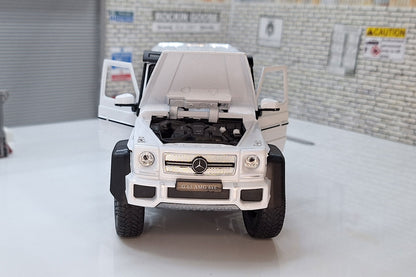 Mercedes AMG G 63 6x6 - White 1:24 Scale