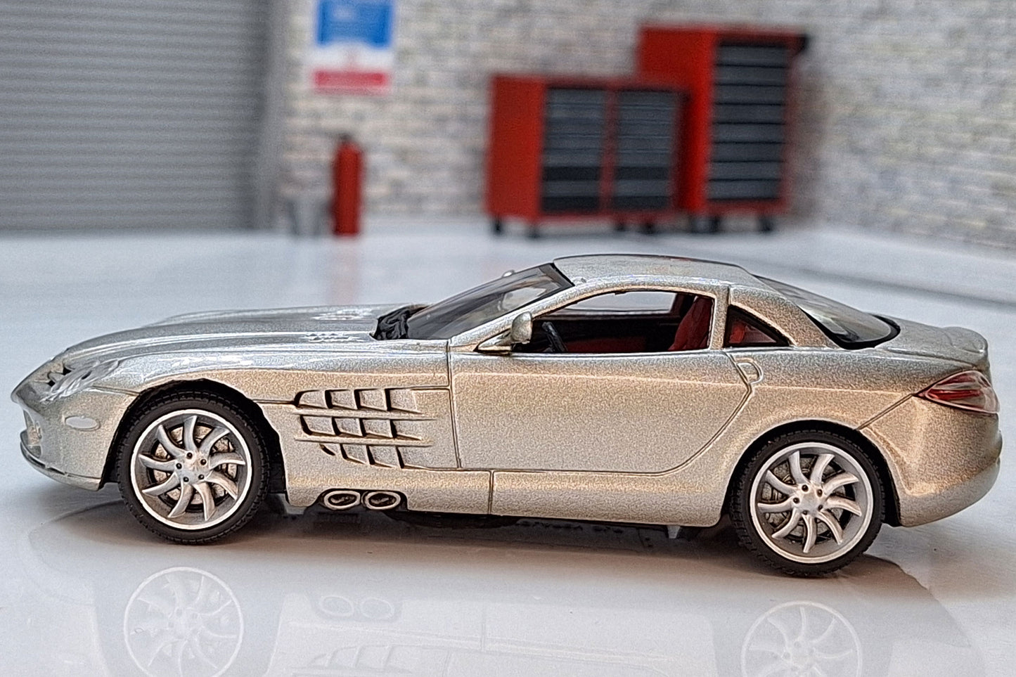 Mercedes Benz Slr 1:43 Scale