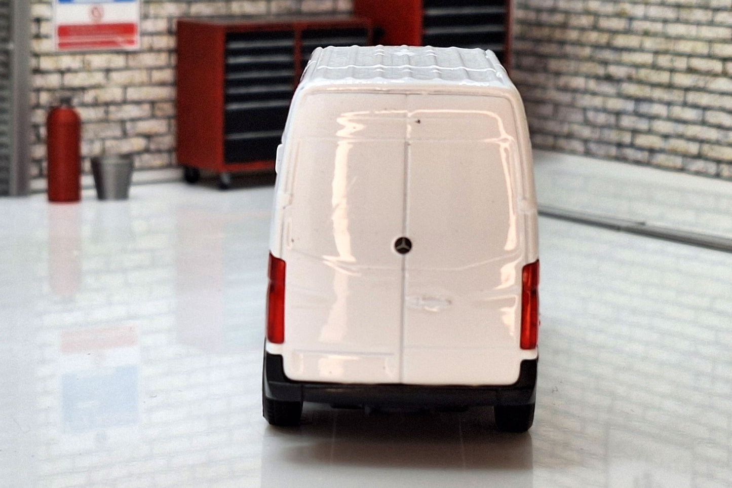 Mercedes Sprinter Van White 1:50 Scale Welly