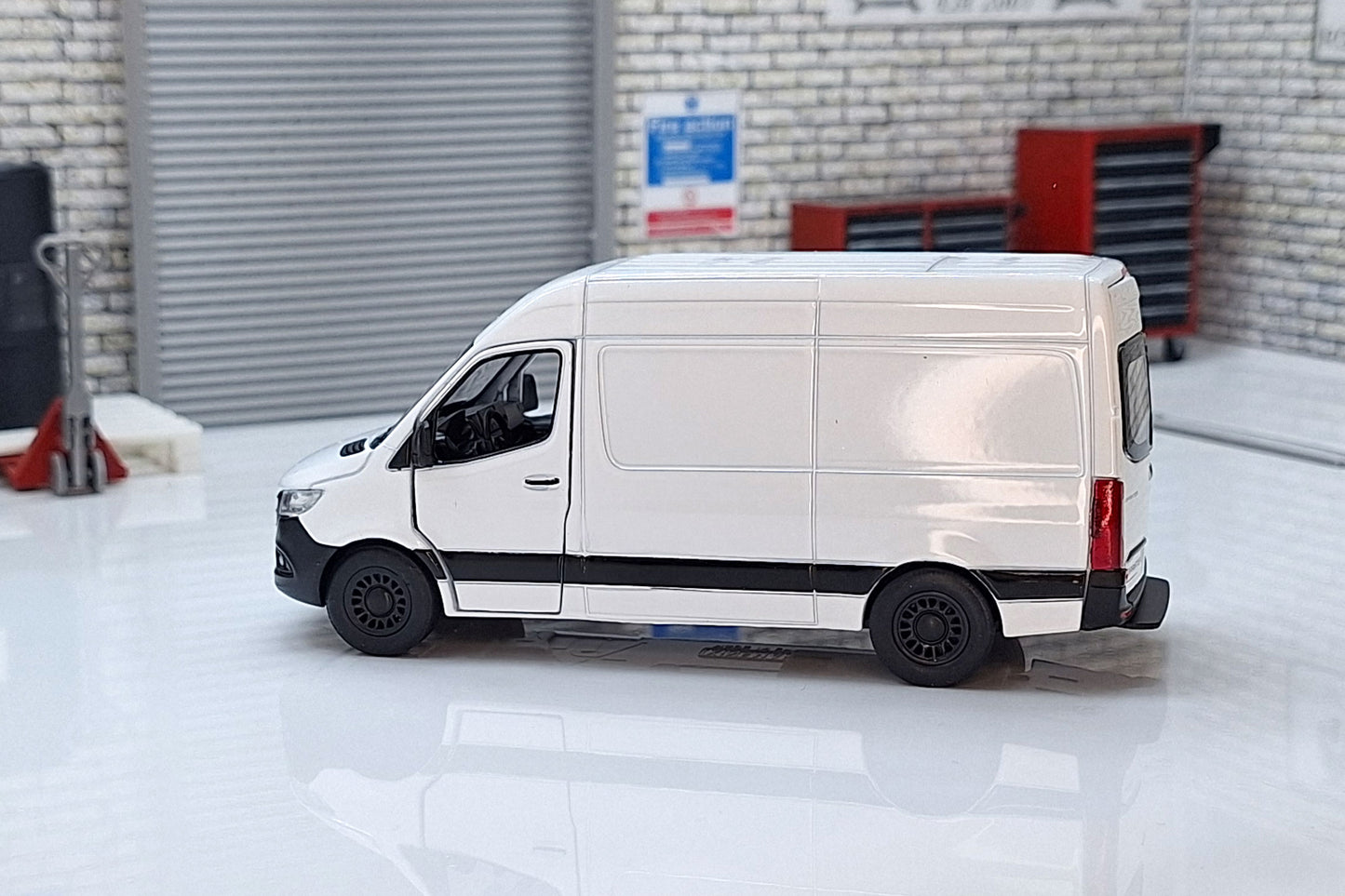 Mercedes Sprinter Van White 1:50 Scale