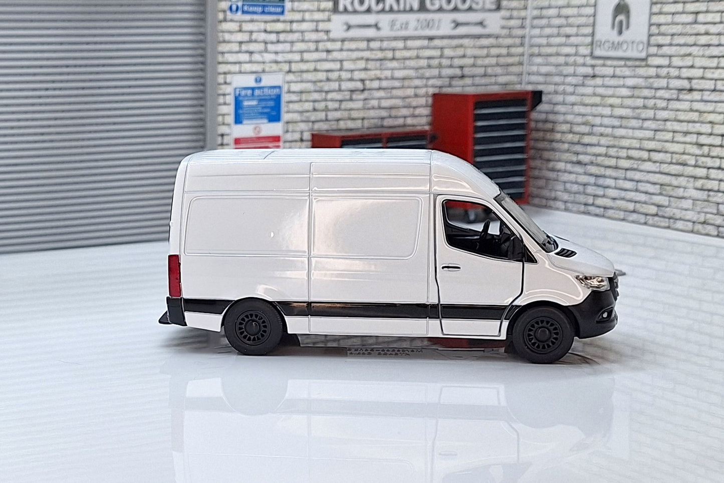 Mercedes Sprinter Van White 1:50 Scale