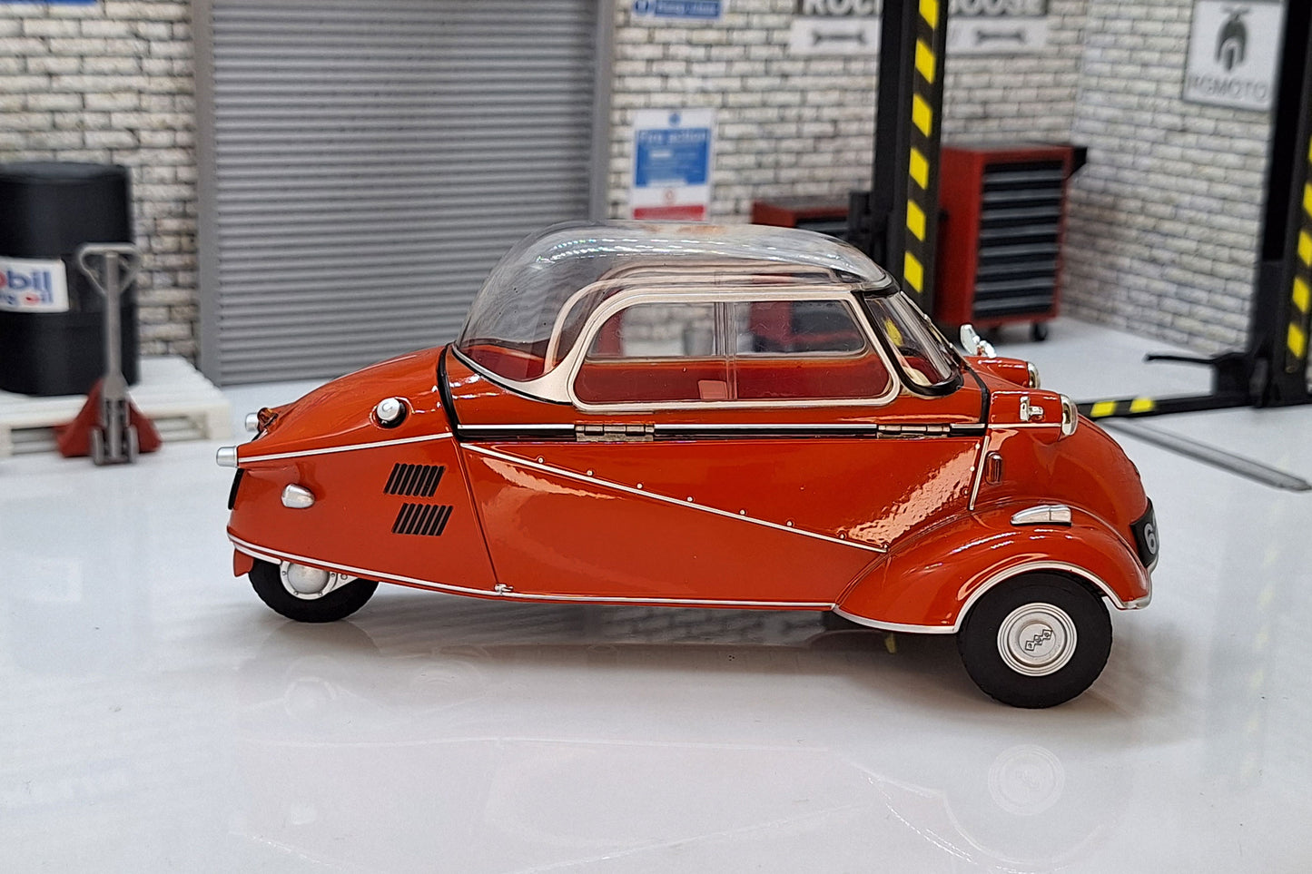 Messerschmitt KR200 Bubble Car Red 1:18 Scale