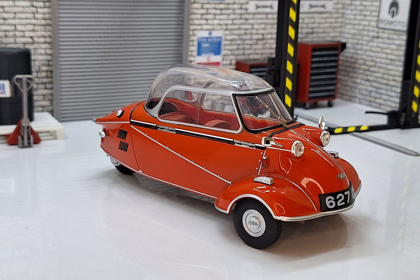 Messerschmitt KR200 Bubble Car Red 1:18 Scale