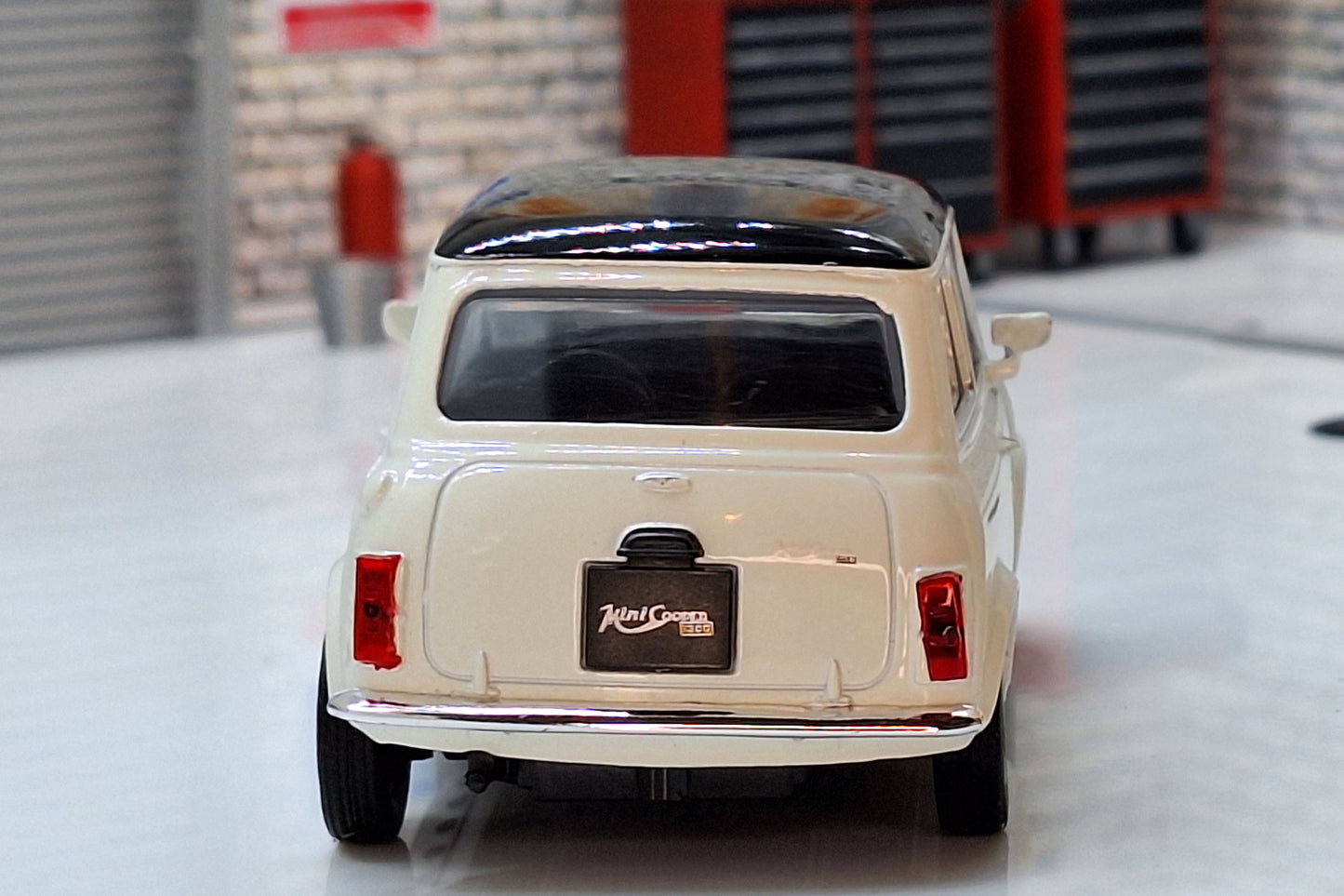 Mini Cooper 1300 - White 1:34 Scale Car Model