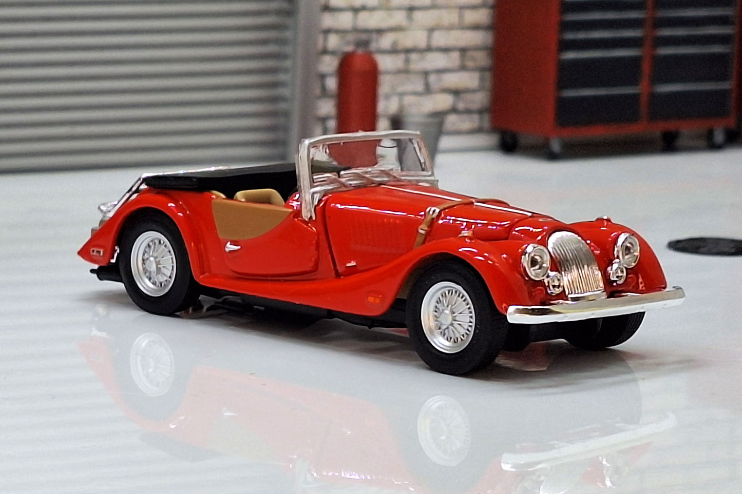 Morgan Plus Eight Cabrio - Red 1:43 Scale (Cararama Oxford)