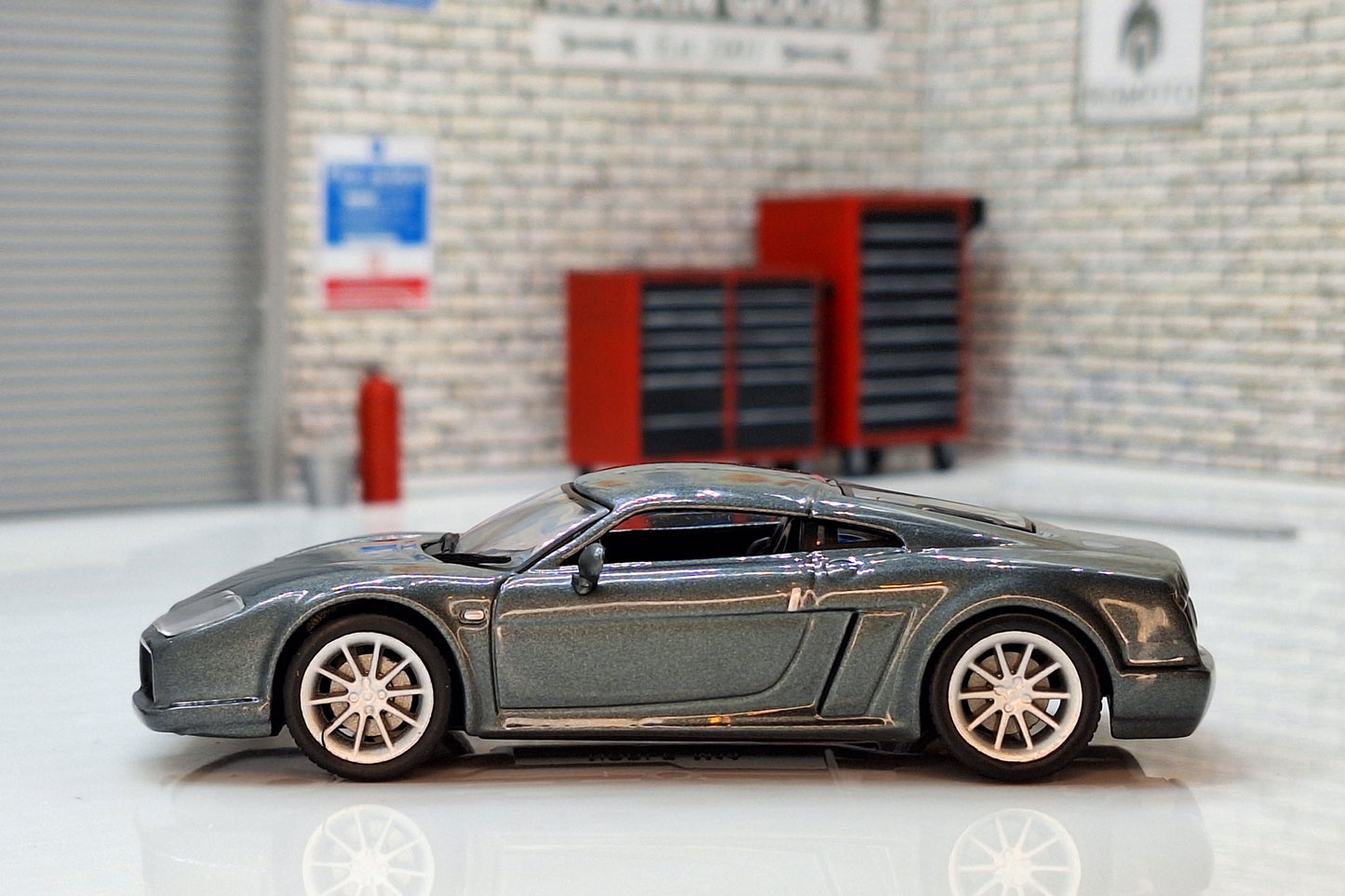 Noble M14 2004 Cased 1:43 Scale