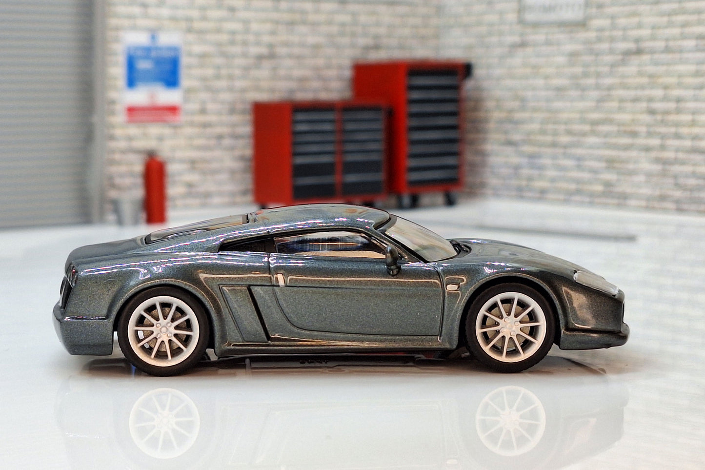 Noble M14 2004 Cased 1:43 Scale