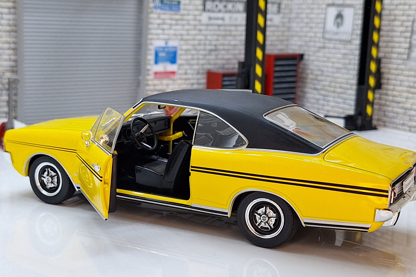 Opel Commodore A GS/E Coupe   -1970- Yellow 1:24  Scale