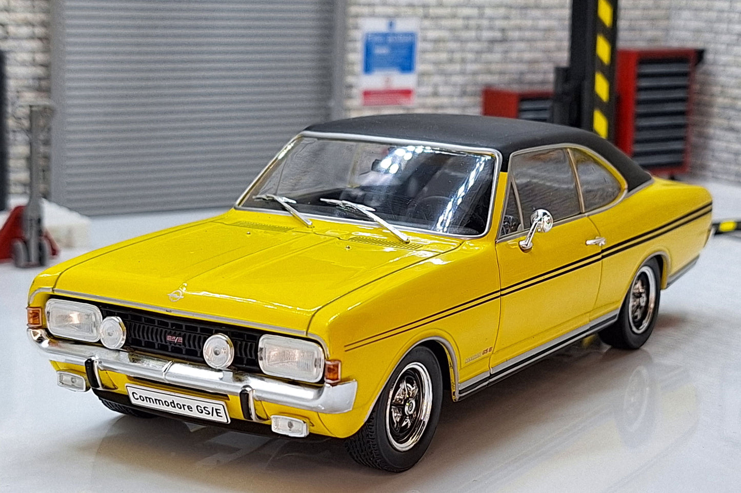 Opel Commodore A GS/E Coupe   -1970- Yellow 1:24  Scale