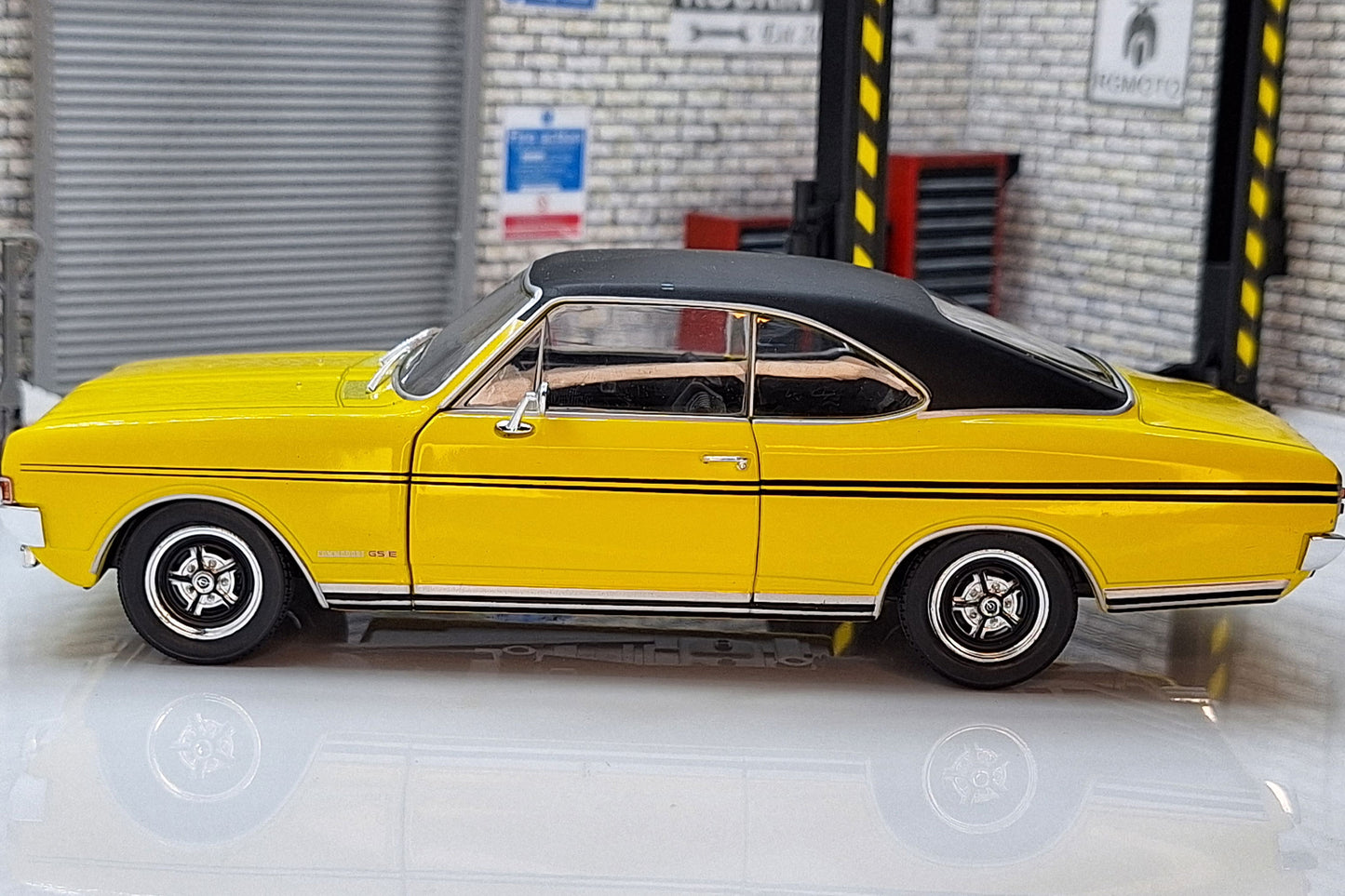 Opel Commodore A GS/E Coupe   -1970- Yellow 1:24  Scale