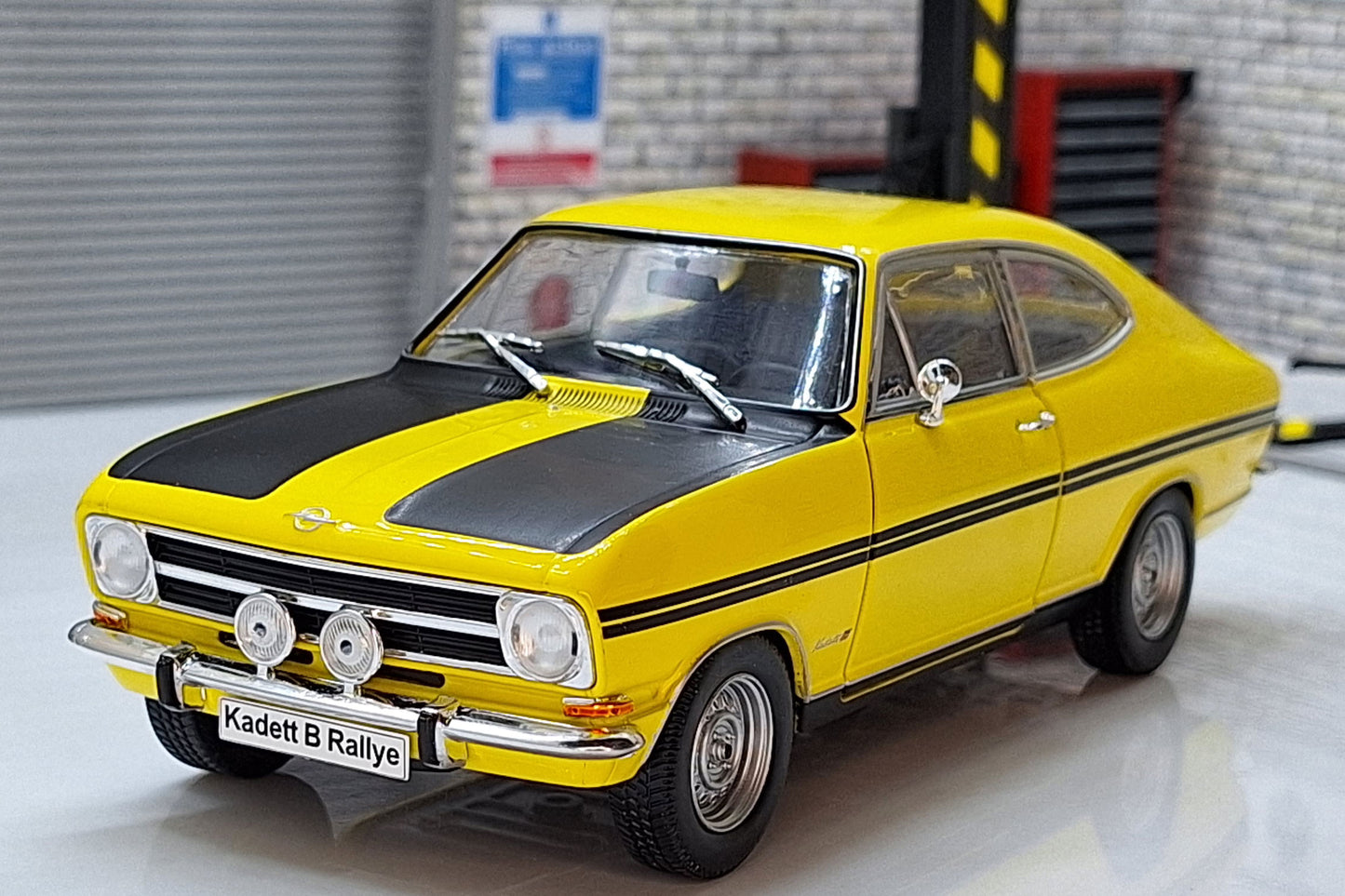 Opel Kadett B Rallye - 1970 - Yellow 1:24  Scale