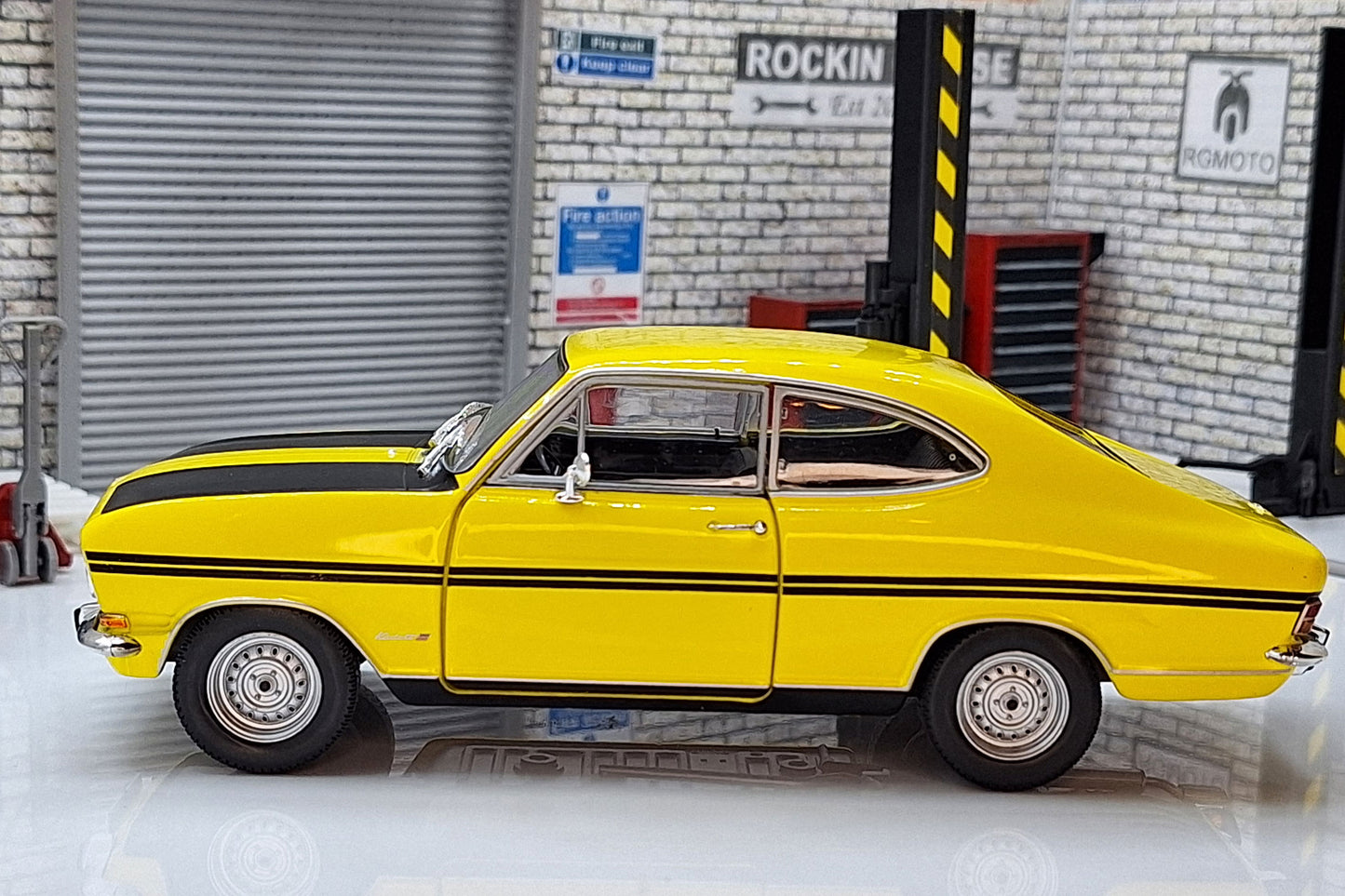 Opel Kadett B Rallye - 1970 - Yellow 1:24  Scale