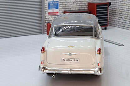 Opel Kapitan 1954 - White 1:24 Scale IXO