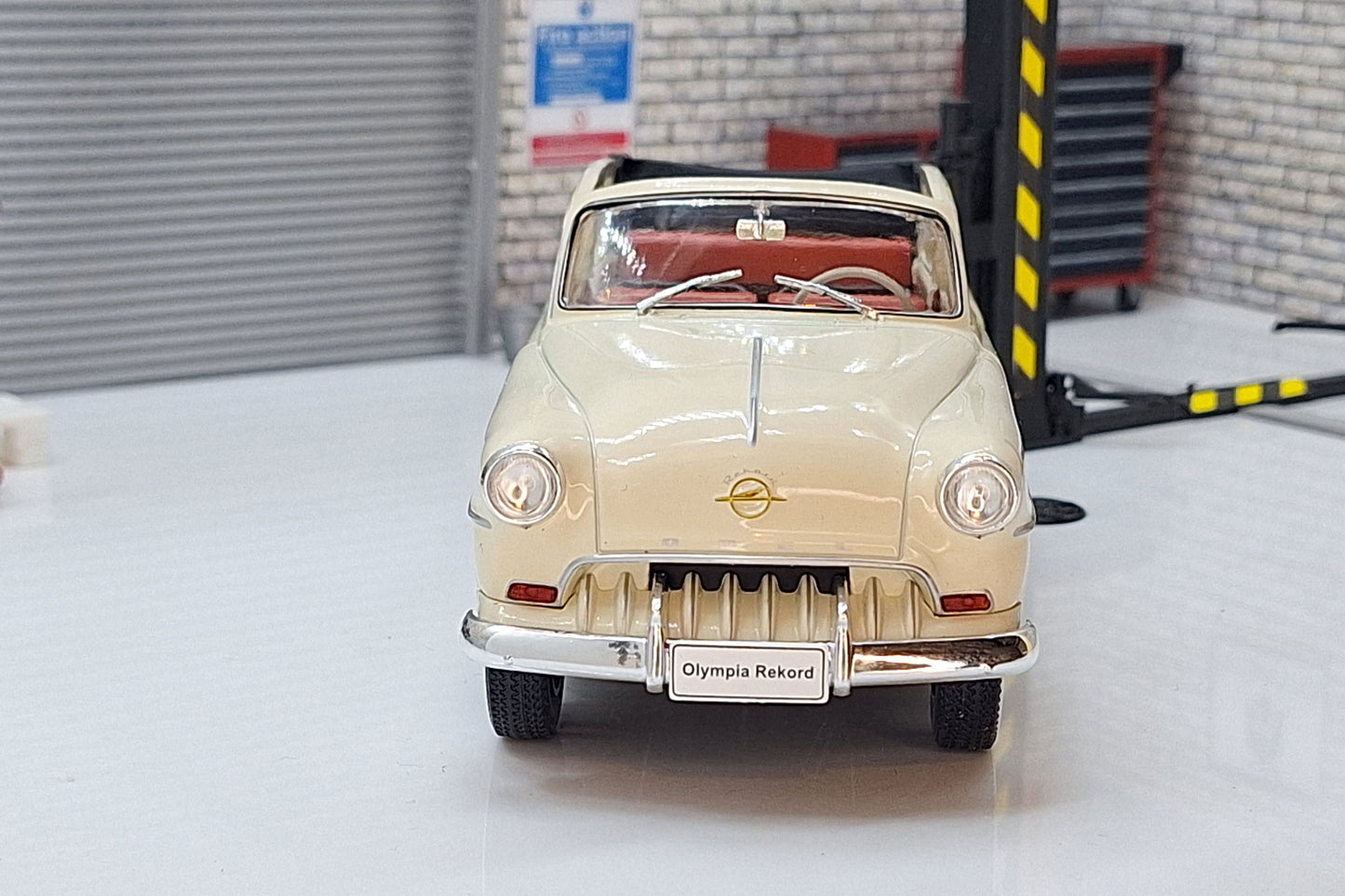 Opel Olympia Rekord Cabrio Limousine 1954 1:24 Scale