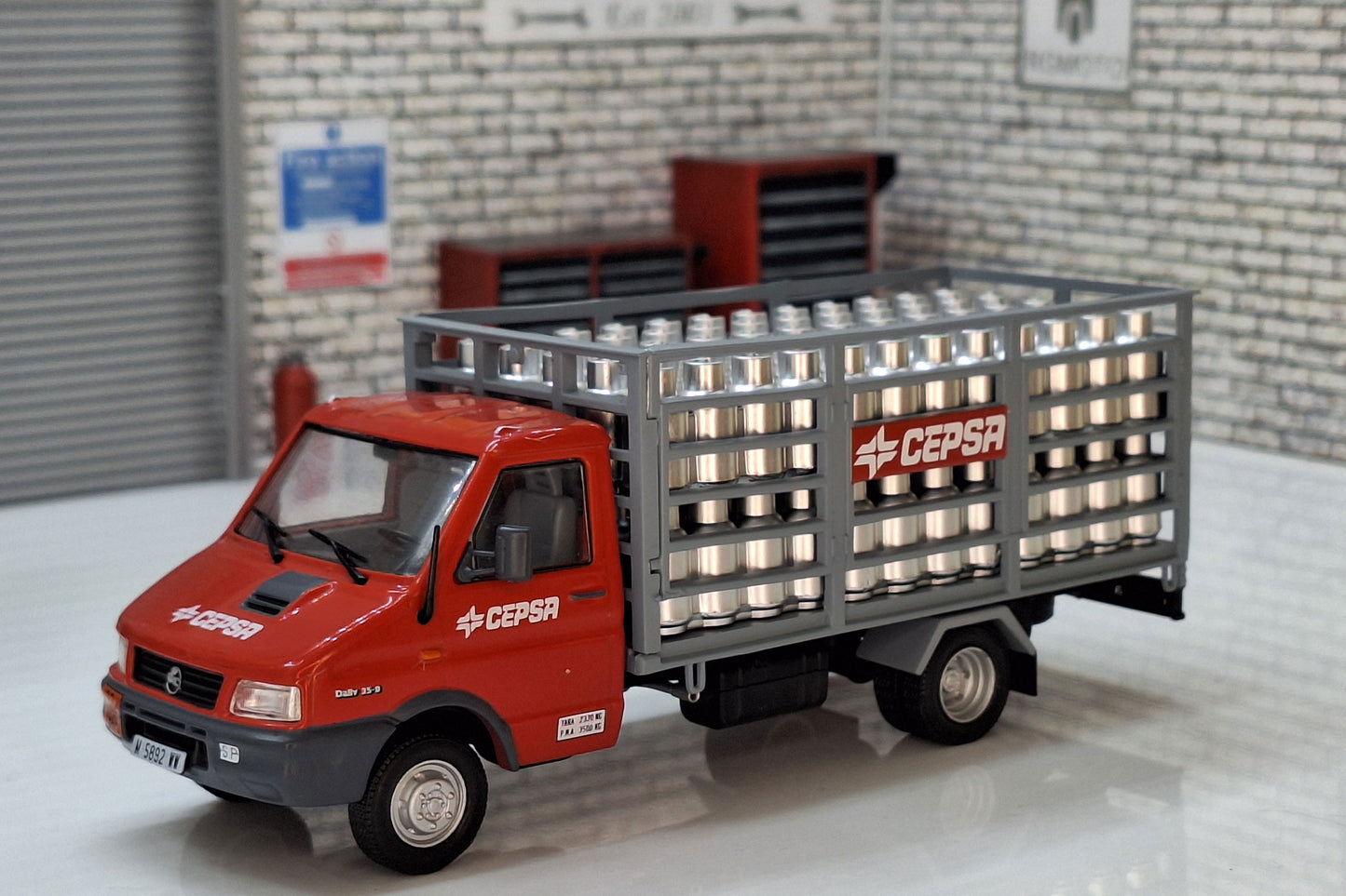 Renault Pegaso Daily 1994 'Cepsa' Red/Grey Truck Lorry 1:43 Scale Model