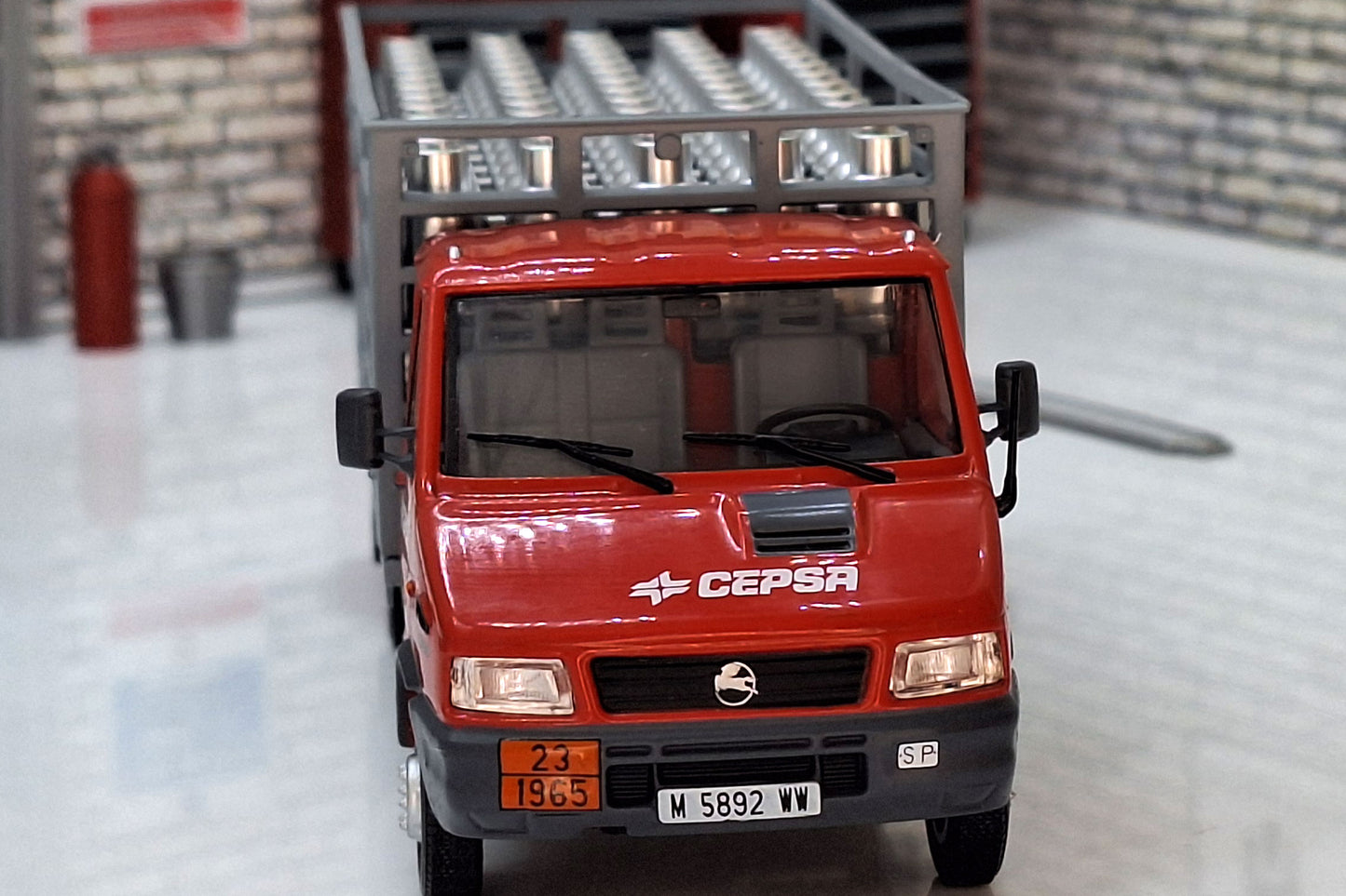 Renault Pegaso Daily 1994 'Cepsa' Red/Grey Truck Lorry 1:43 Scale Model