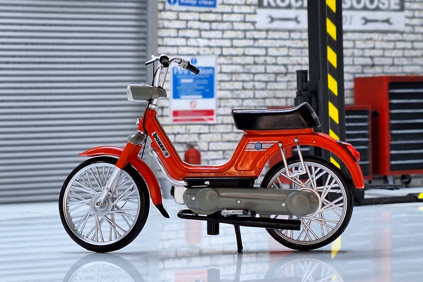 Piaggio Boxer 2 1:18 Scale Moped