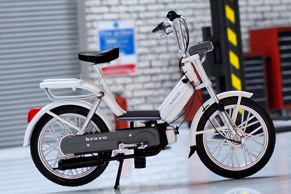 Piaggio Bravo 1:18 Scale Moped