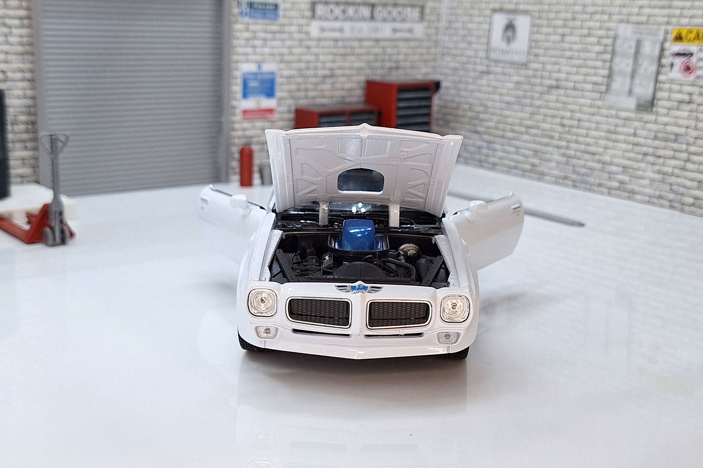 Pontiac Firebird Trans Am 1970 - White 1:24 Scale Car