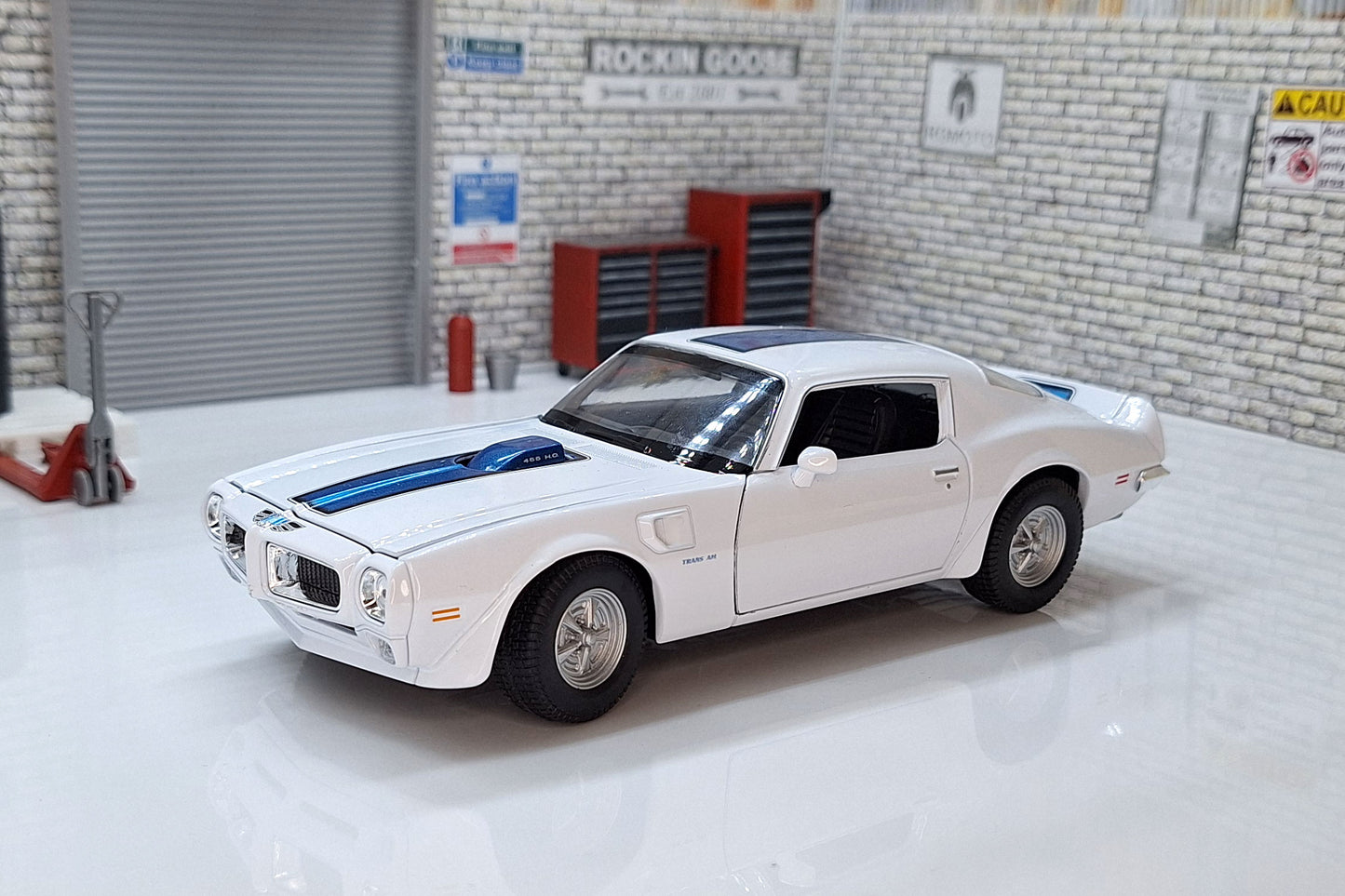 Pontiac Firebird Trans Am 1970 - White 1:24 Scale Car