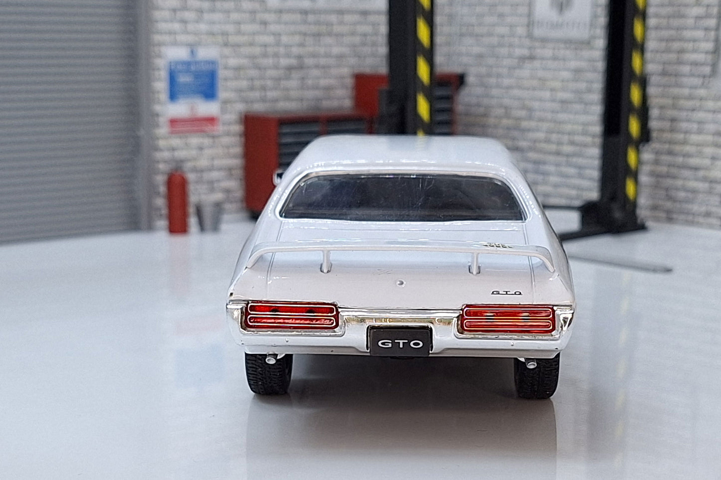 Pontiac GTO 'The Judge' 1969 - White 1:24 Scale Car