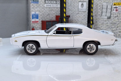 Pontiac GTO 'The Judge' 1969 - White 1:24 Scale Car