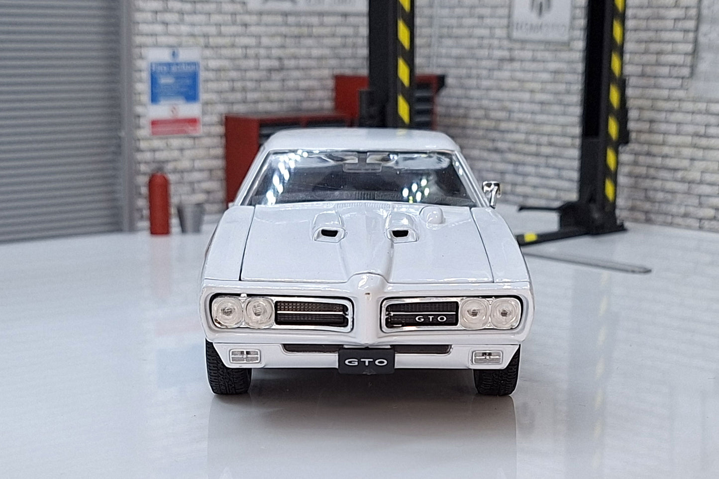 Pontiac GTO 'The Judge' 1969 - White 1:24 Scale Car