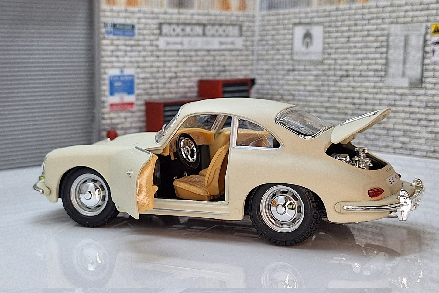 Porsche 356B - White / Cream  1:24 Scale