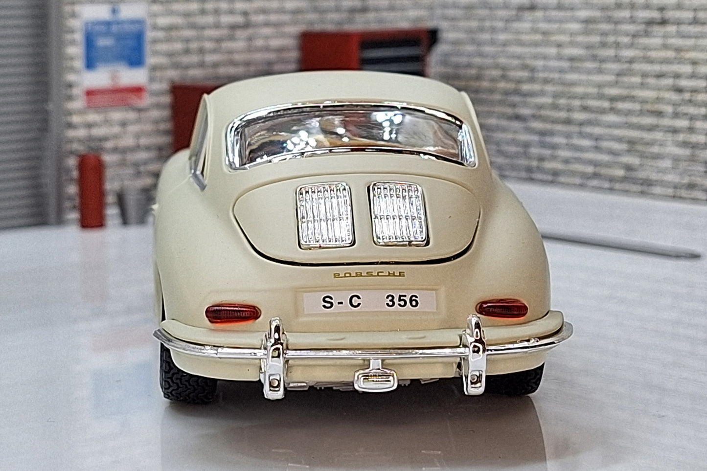 Porsche 356B - White / Cream  1:24 Scale