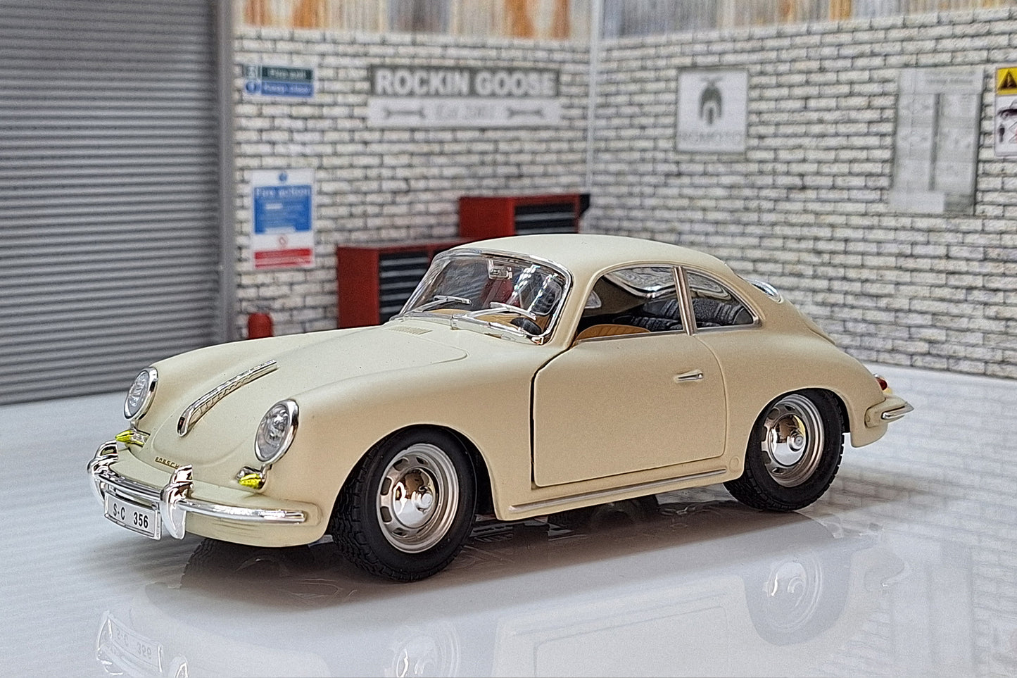 Porsche 356B - White / Cream  1:24 Scale