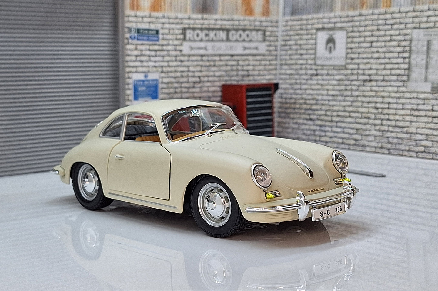 Porsche 356B - White / Cream  1:24 Scale