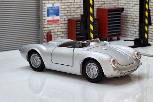 Porsche 550 Spyder Silver 1:24 Scale Car Model