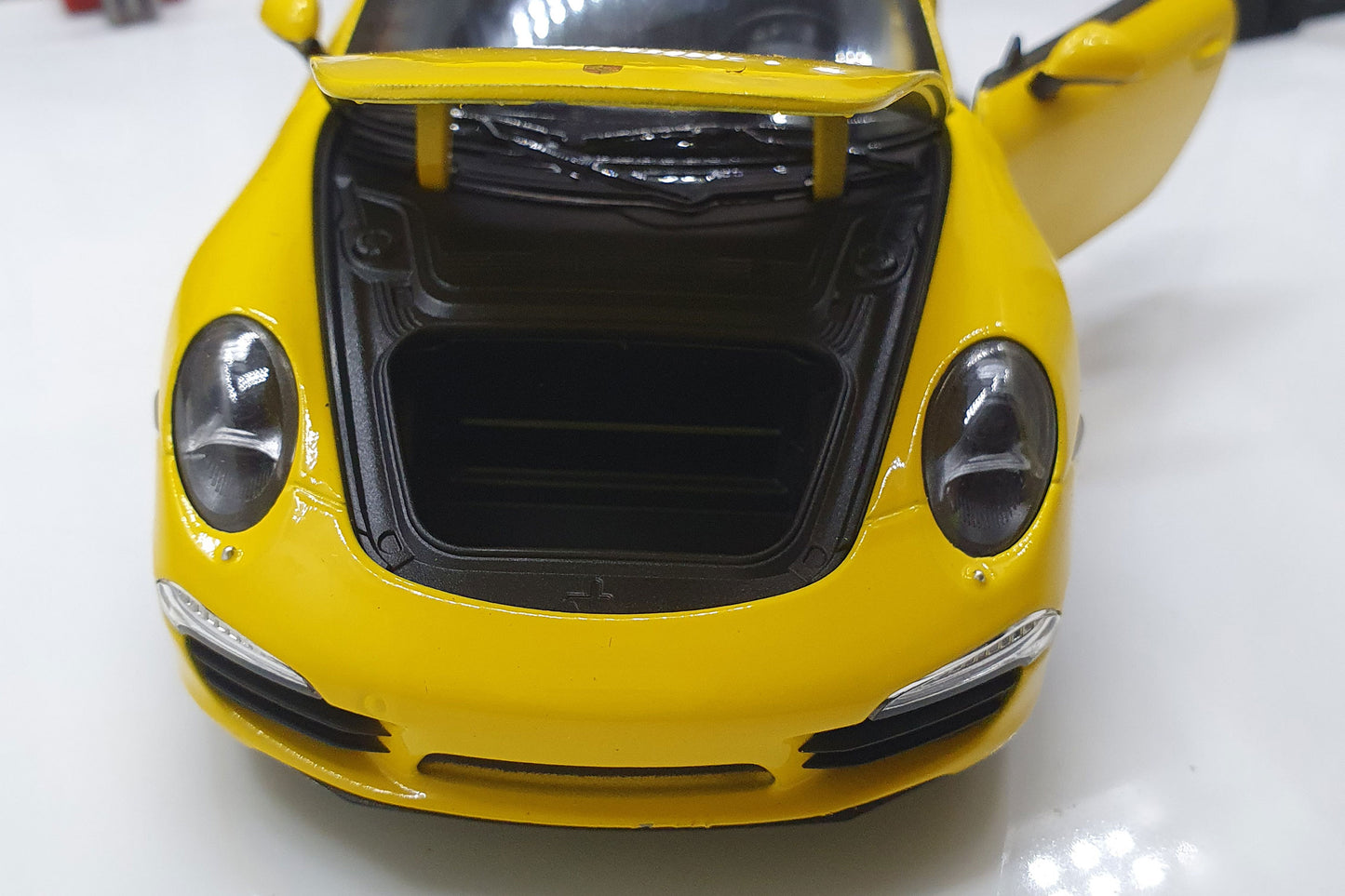 Porsche 911 Carrera S (991) - Yellow  1:24 Scale