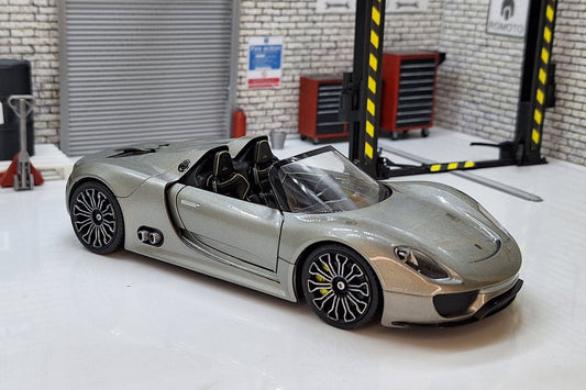 Porsche 918 Spyder - Metalic Grey 1:24 Scale Car Model