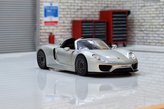 Porsche 918 Spyder Cased 1:43 Scale Supercar