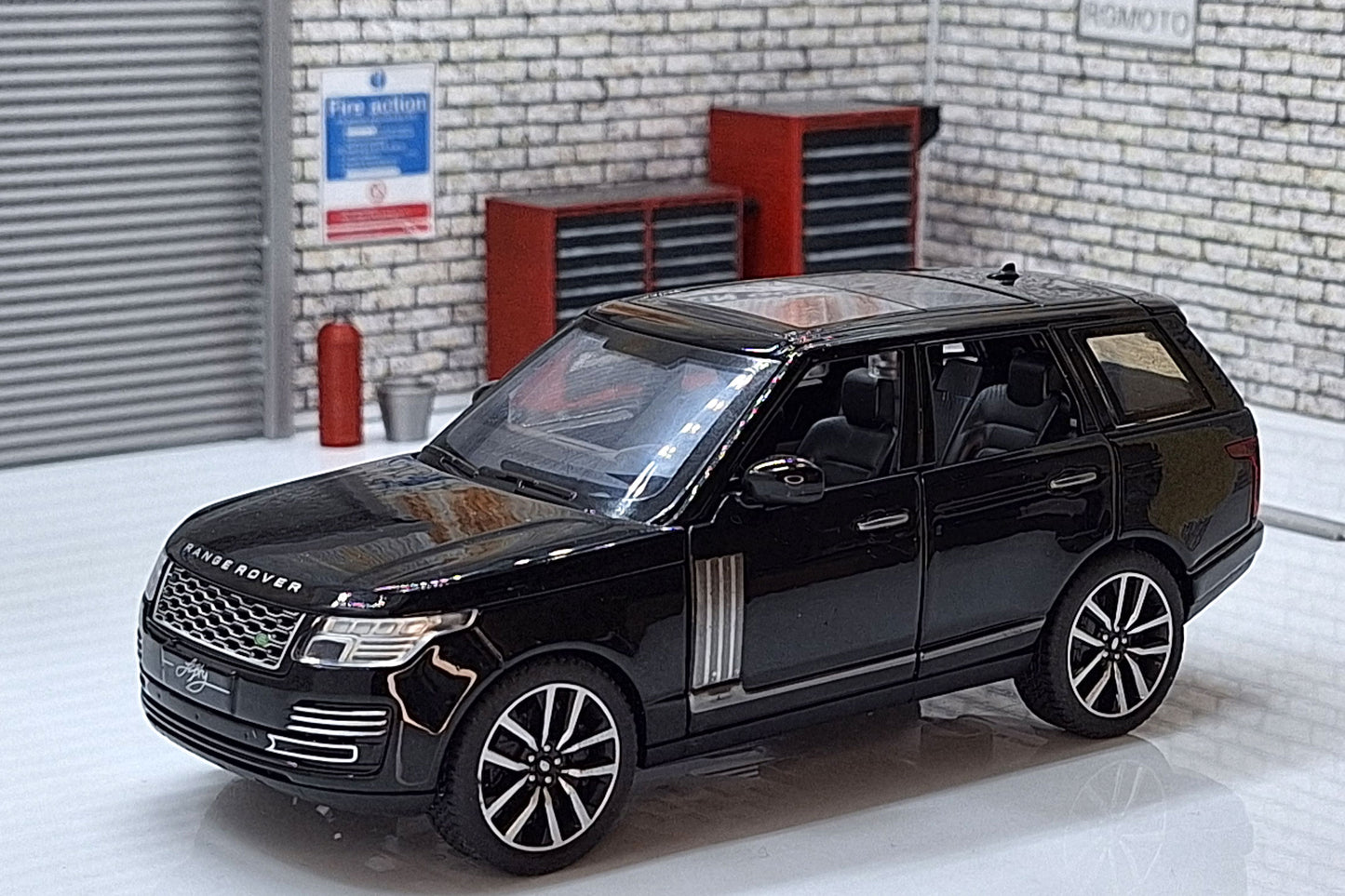 Range Rover 50th Anniversary Version Black 1:32 Scale Car Model with Sounds & Light