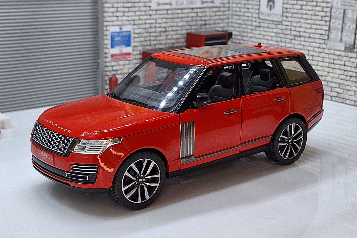 Range Rover 50th Anniversary Version Red 1:24 Scale Car Model with Sounds & Light