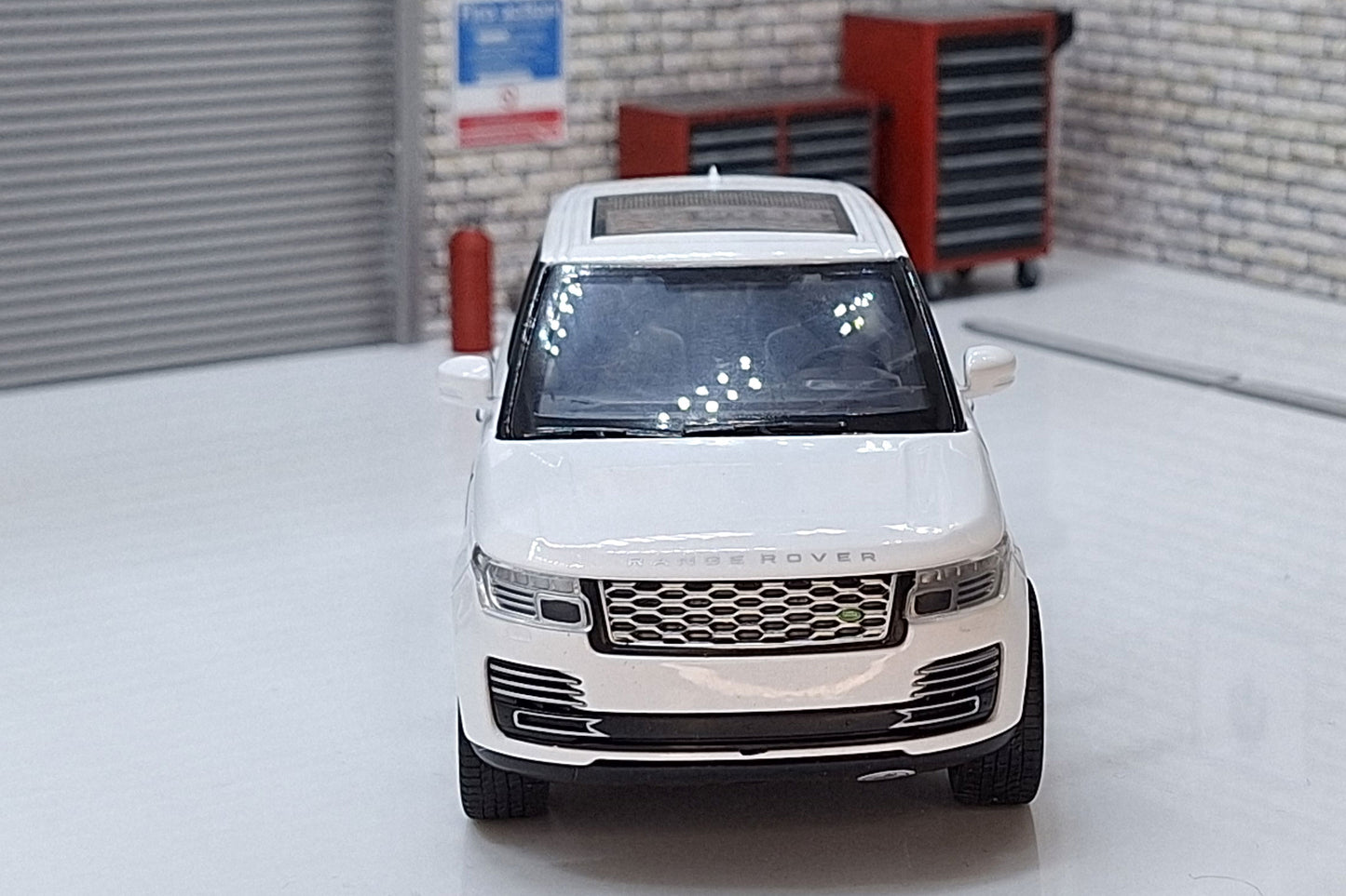 Range Rover 50th Anniversary Version White 1:32 Scale Car Model with Sounds & Light