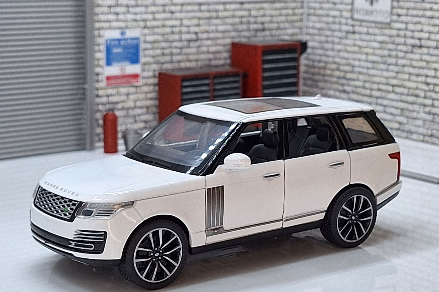 Range Rover 50th Anniversary Version White 1:32 Scale Car Model with Sounds & Light